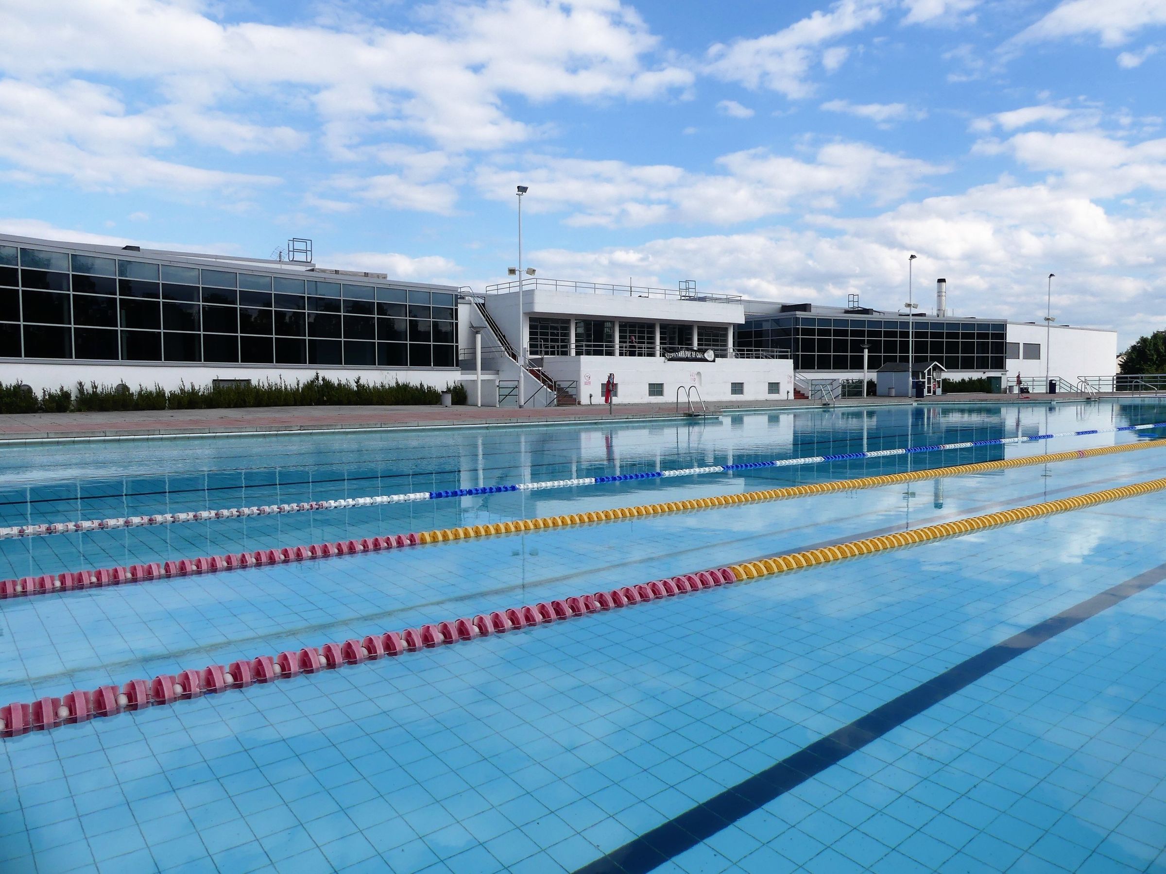 hillingdon open air pool